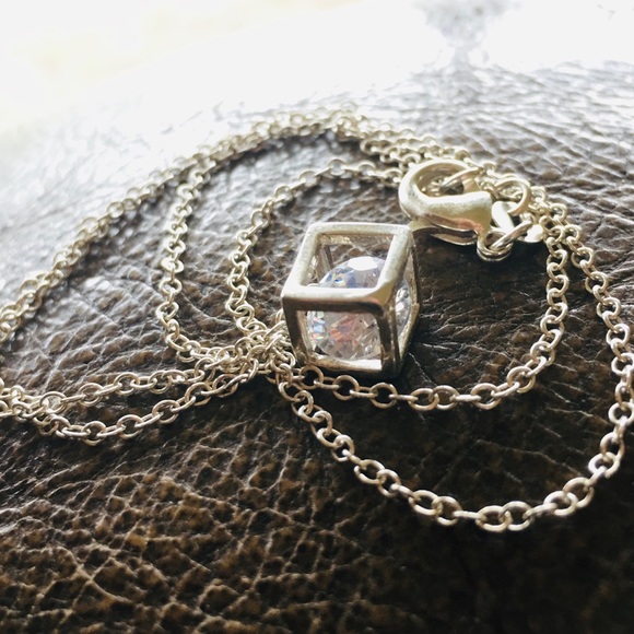 Crystal zircon within cube pendant & necklace - Picture 3 of 4